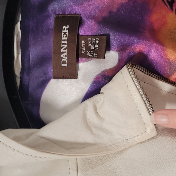 Danier white leather coat - Picture 5 of 14